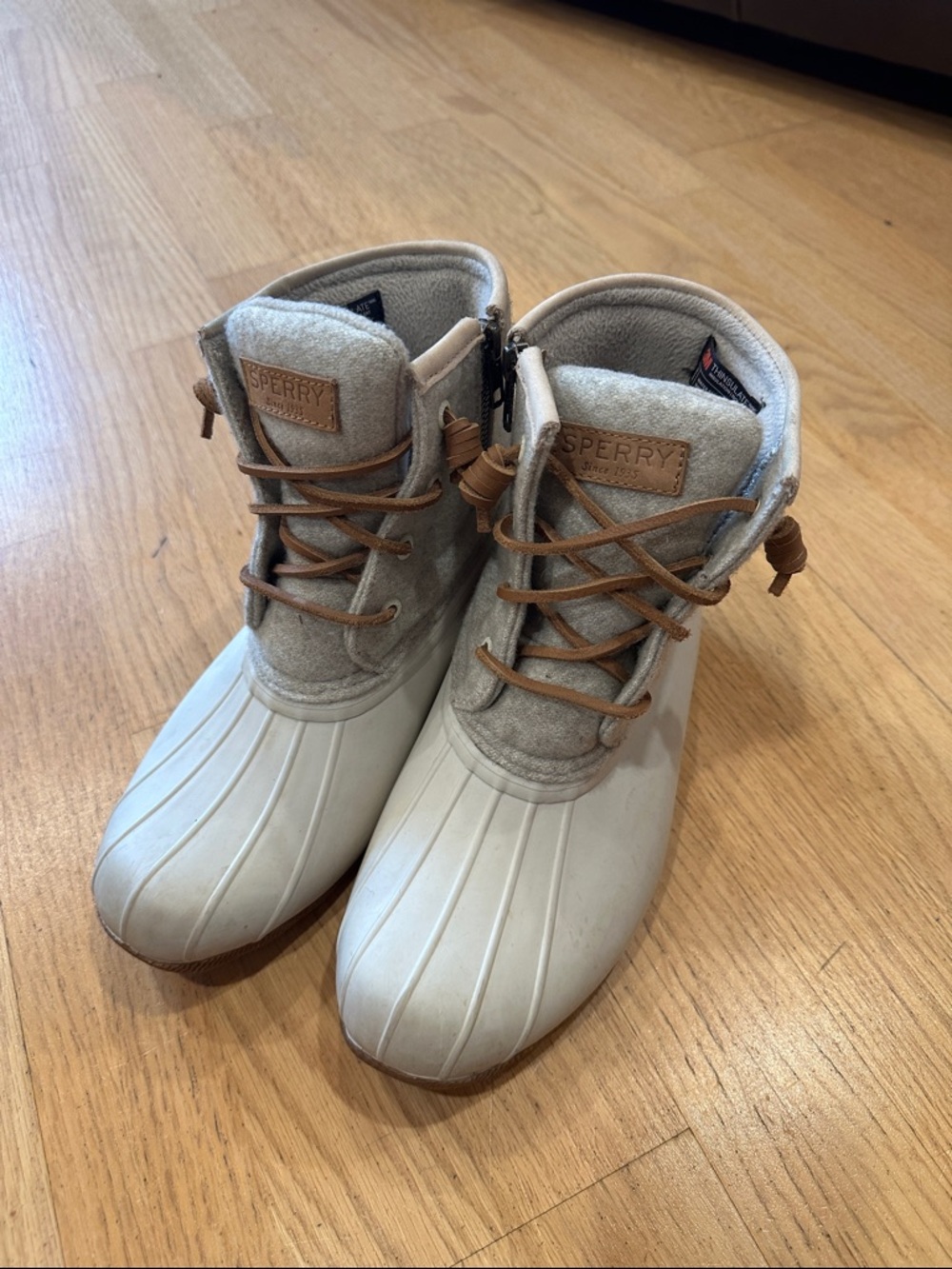 Women’s sperry boots size 7 cream fleece upper